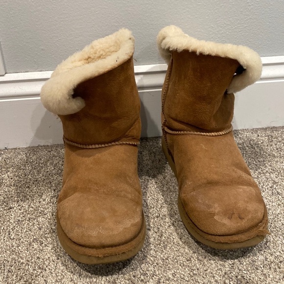 UGG Shoes - Ugg Tan and Cream Lamb Fur Button on Side Boots - Size 8